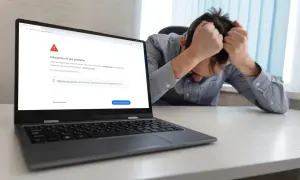 Frustracja użytkownika z powodu błędu połączenia w przeglądarce Chrome, wskazującego na problem z certyfikatami.